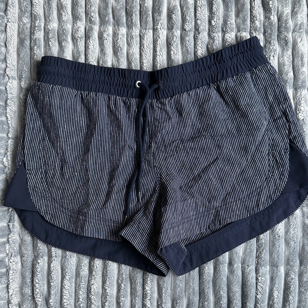 ATHLETA Bali Beachside Linen pull on
Shorts Navy Blue Stripe - Picture 1 of 6